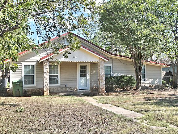 Front of 3/2 Home at 309 Walker St, Glen Rose