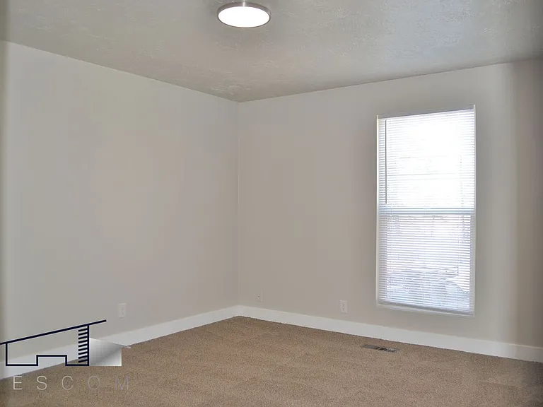 1688 N Main St — Photo 11