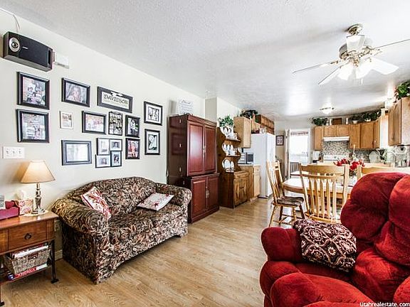 5th image of 1821 E Stoney Mountain Dr