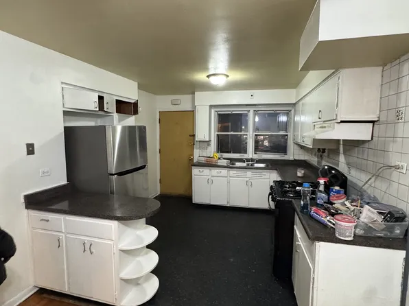 7528 N Claremont Ave #2, Chicago, IL 60645