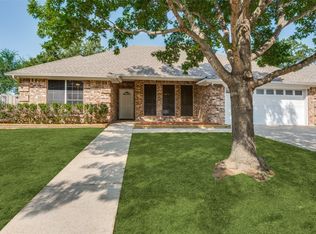 9301 Weeping Willow Dr, Fort Worth, TX 76182