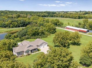 9259 Apple Valley Ln, Ozawkie, KS 66070