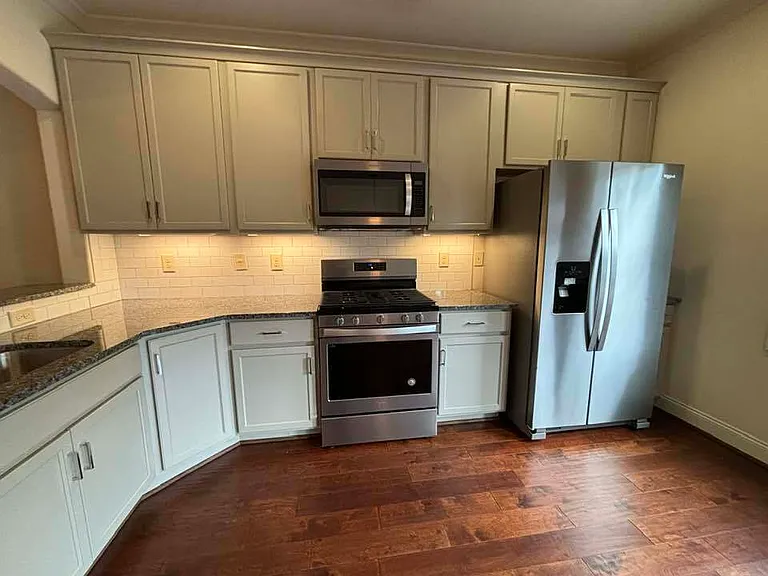 954 Lennox Blvd #1 — Photo 9