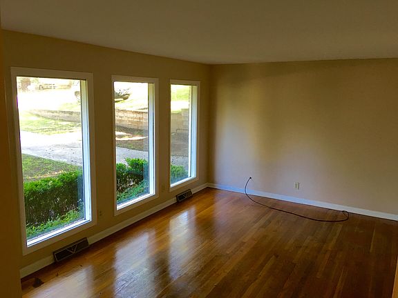 2nd image of 112 Oakdale Dr