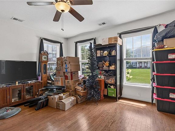 4th image of 523 Nesbit Dr #101