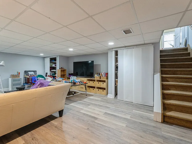 107 Hudson Ave #107 — Photo 13
