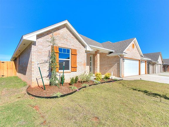 3rd image of 2905 Summit Hollow Dr