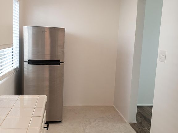 4th image of 1423 N Hollywood Way APT B