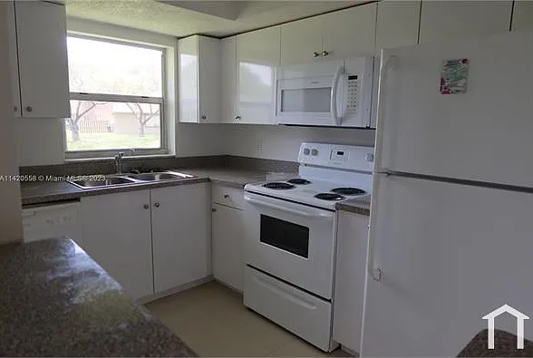 3 bed, 1200 sqft, $2,400 — Photo 4