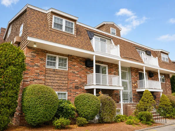 90 Beacon St APT 8, Lawrence, MA 01843