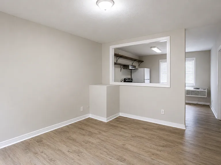 1219 Carolina Ave — Photo 2