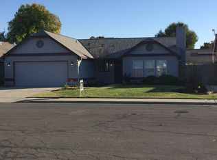839 E Palm Dr, Hanford, CA 93230