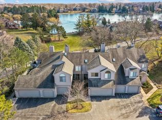 829 N Shoreline Rd, Barrington, IL 60010