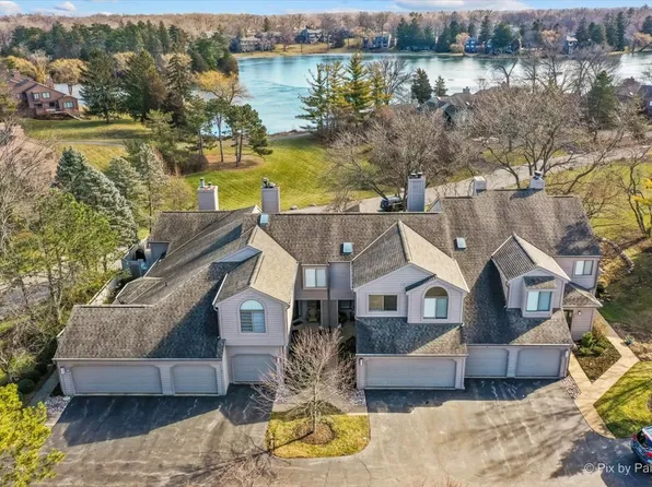 829 N Shoreline Rd, Barrington, IL 60010