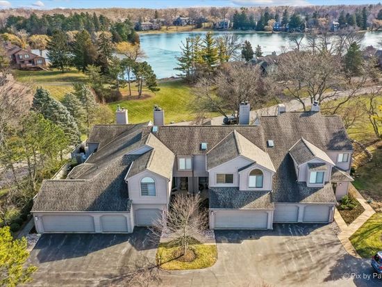 829 N Shoreline Rd, Barrington, IL 60010