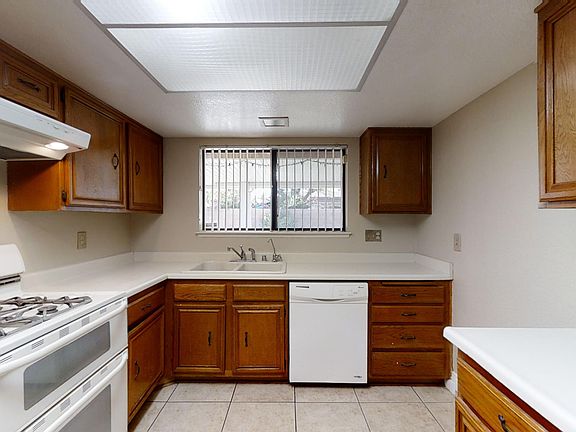 4th image of 81776 Sierra Ave