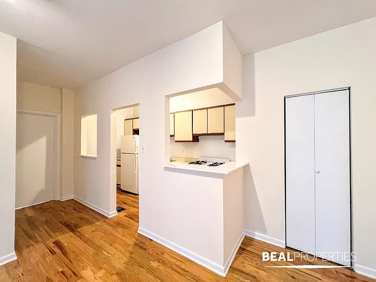 660 W Cornelia Ave #12 — Photo 6