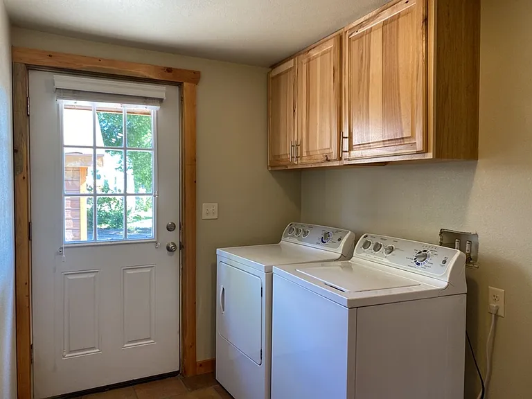 517 Endicott St — Photo 12