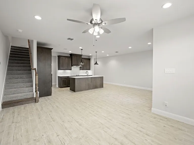 648 Sandiford Ct — Photo 3