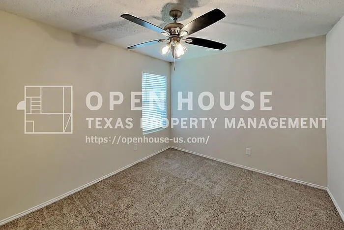 4884 Waterford Dr — Photo 15