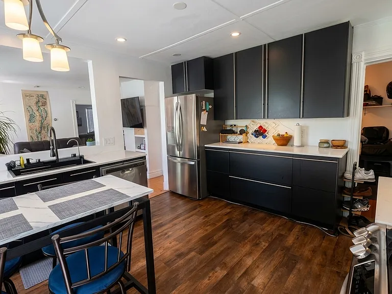 18 Russell St #1 — Photo 1