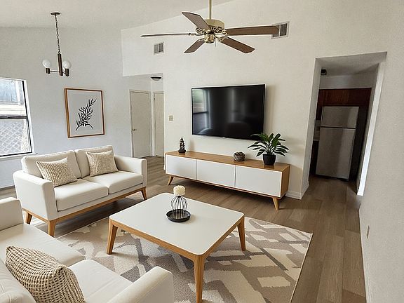 5th image of 11520 Huebner Rd #508