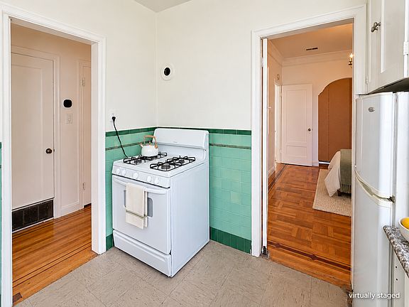 5th image of 1414 Taraval St #4