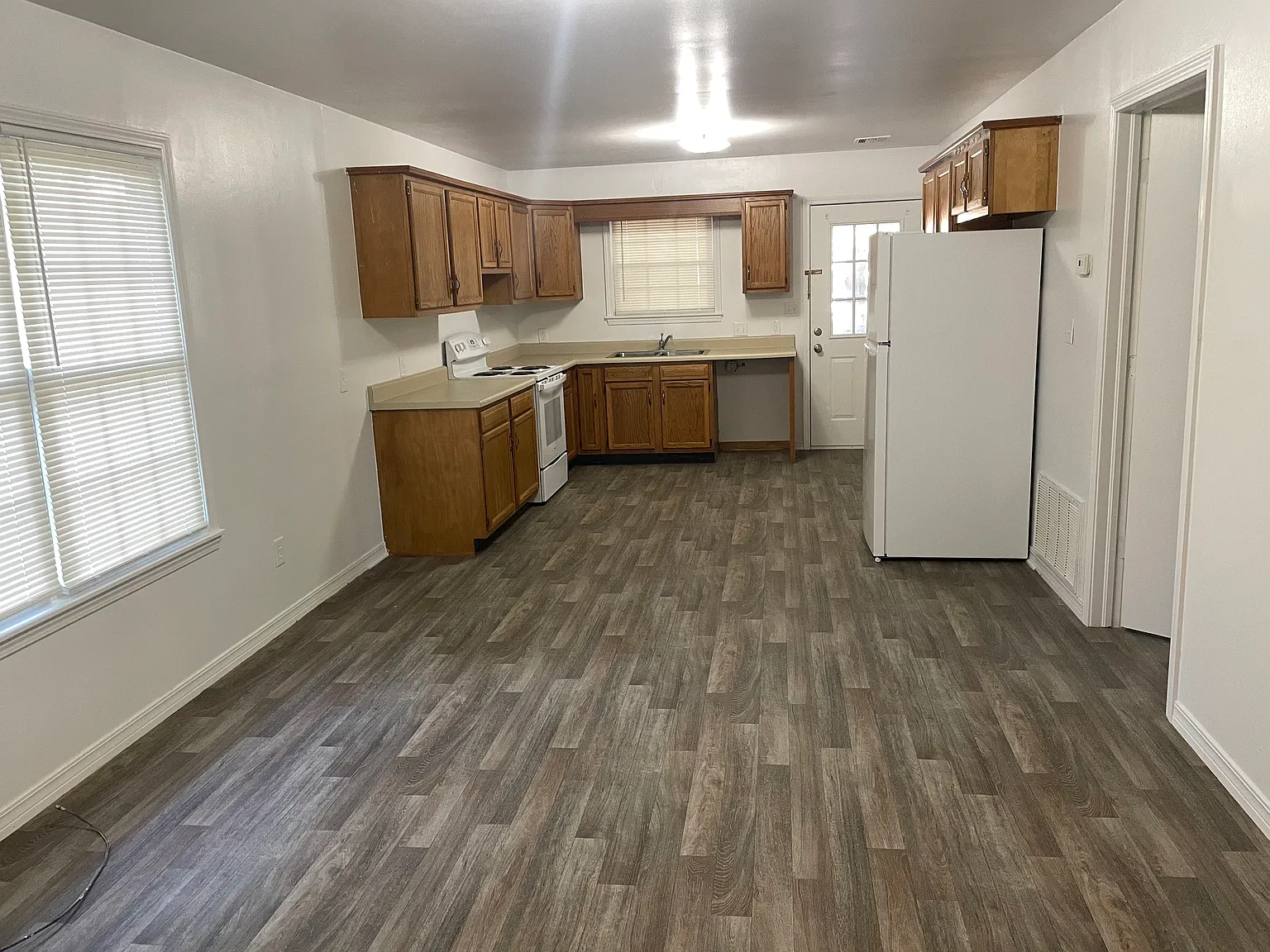 2 bed, 500 sqft, $945 — Photo 1