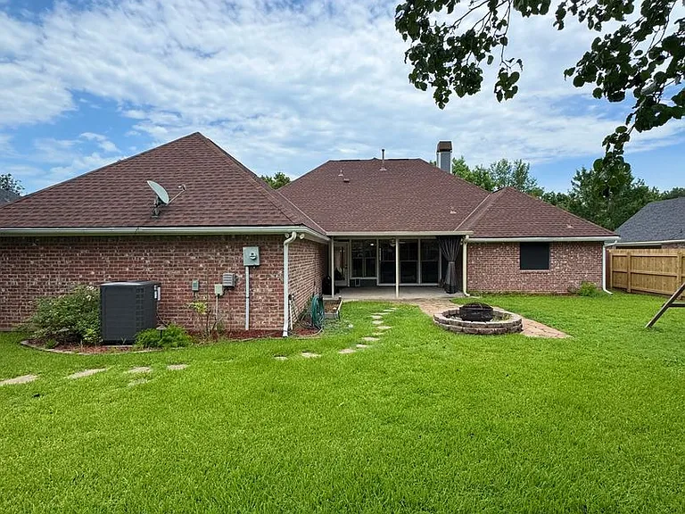 1812 Bayou Bend Dr — Photo 11