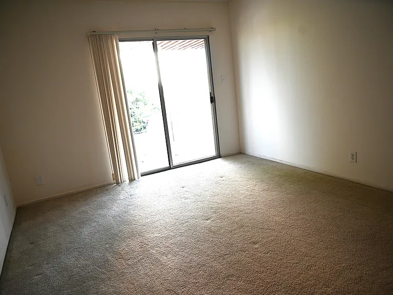 378 Molino Ave #4 — Photo 6