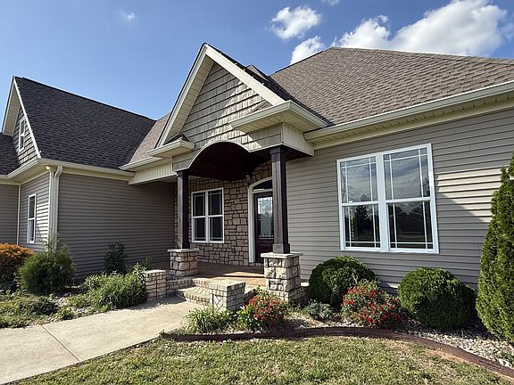 4th image of 702 Parker Ln