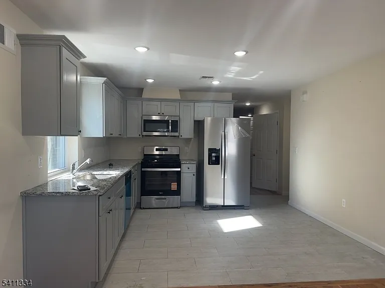 487 S 18th St #1-2 — Photo 2