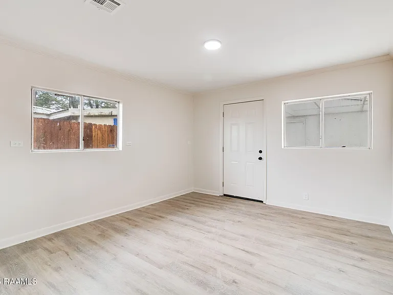 105 Brockton Dr — Photo 9