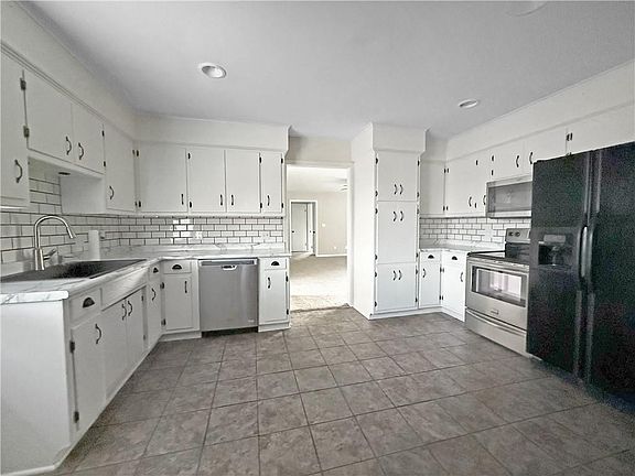 4th image of 706 W 31st St
