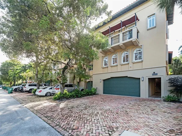 6157 Paradise Point Dr, Palmetto Bay, FL 33157
