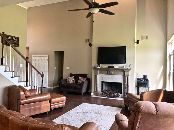 5th image of 8912 Vermilion Lakes Dr