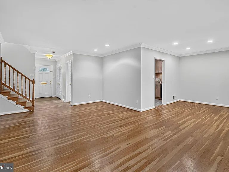 6035 Chatsworth Ln — Photo 20
