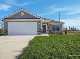 1614 SW 9th St, Oak Grove, MO 64075