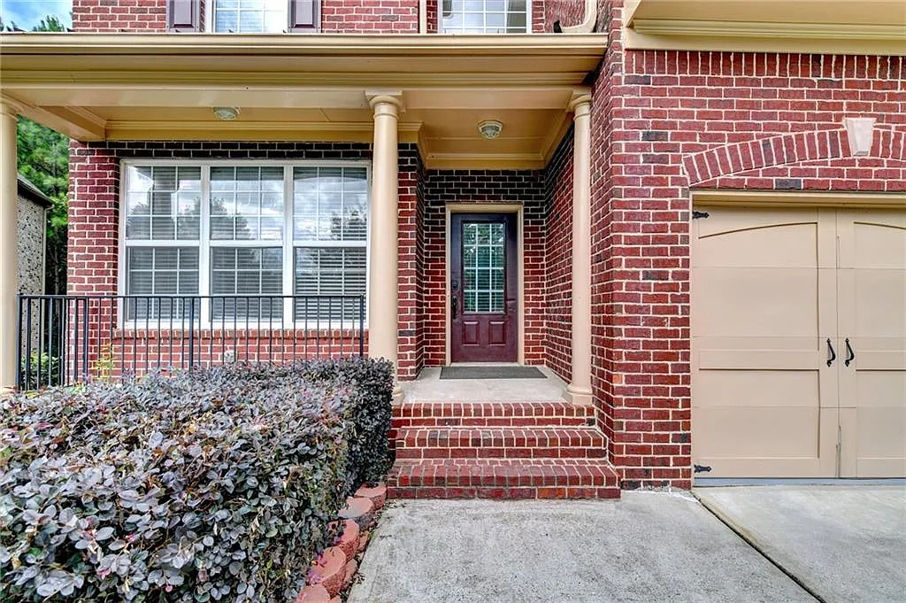 5 bed, 5.0 bath, 4494 sqft, $3,300 — Photo 3
