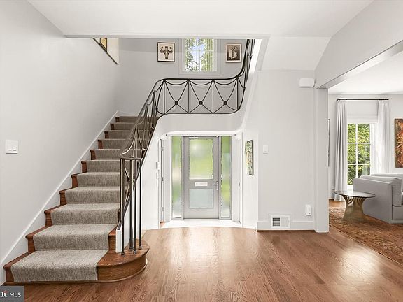 4th image of 2901 Albemarle St NW