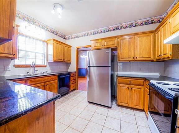 2nd image of 517 N Wedgewood Dr
