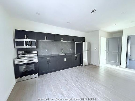 5th image of 691 Ouellette Ave #2