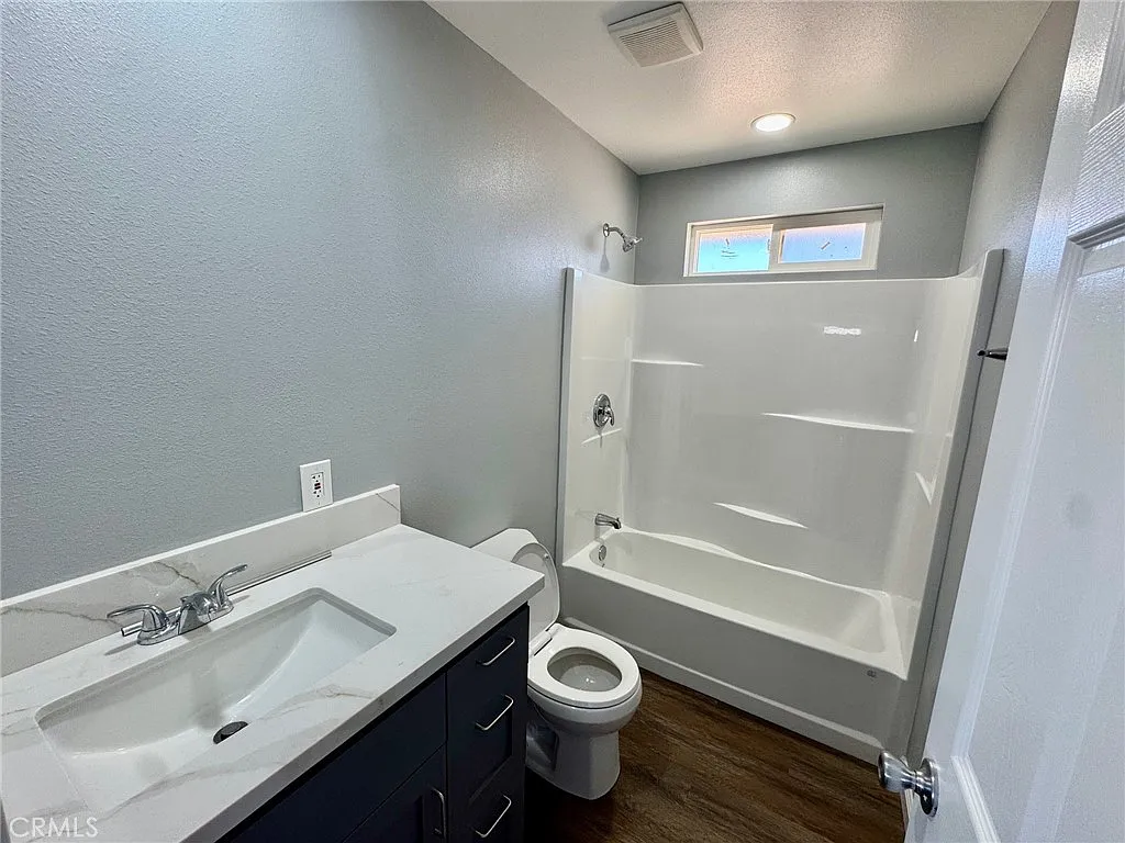 2 bed, 690 sqft, $1,650 — Photo 3