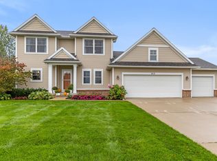 913 Golfside Ct, Jenison, MI 49428