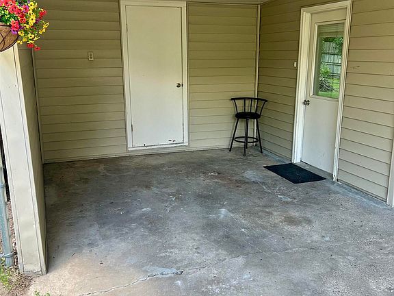 4th image of 412 Rockingham Ave