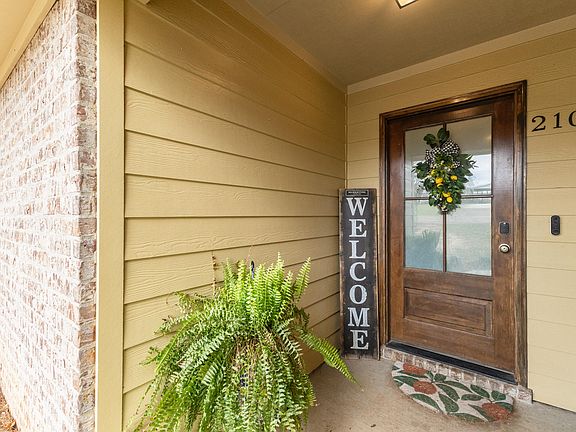 5th image of 210 Collins Rd