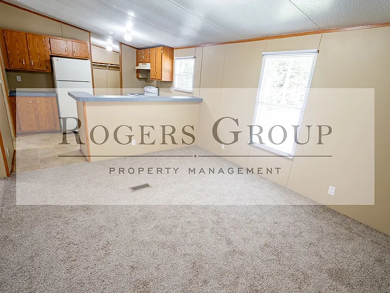671 Regina Ln — Photo 6