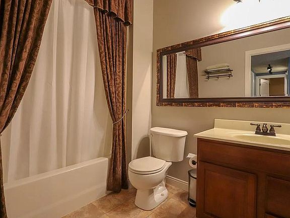 3rd image of 6802 N Ironwood Dr