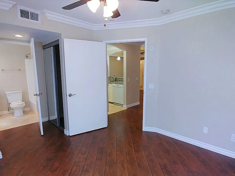 Villa De Adel Apts — Photo 184
