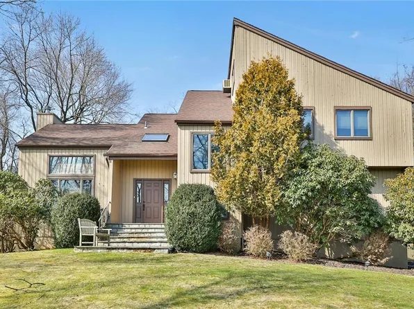 114 Deerfield Lane N, Pleasantville, NY 10570